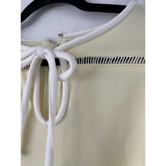 Vintage 1960s-1970s Pale Yellow Short Sleeve Knit Dress Size Medium - Picture 7 of 9